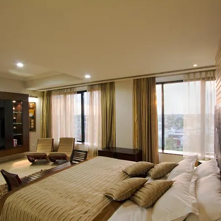 The Piccadily Hotel Lucknow Exterior photo